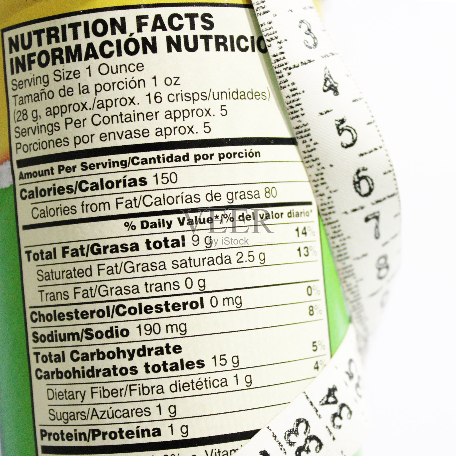 营养成分食品标签和卷尺。照片摄影图片