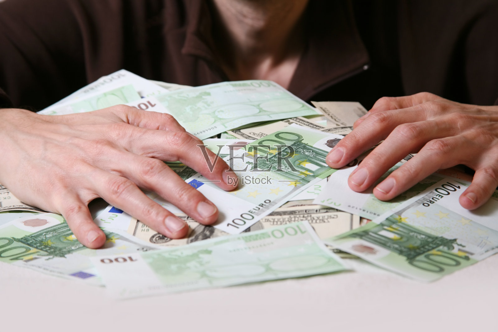 堆钱照片摄影图片