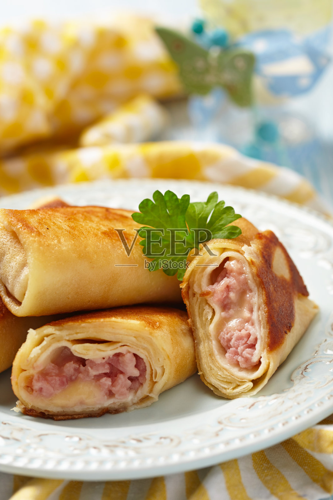 可丽饼配火腿和奶酪照片摄影图片