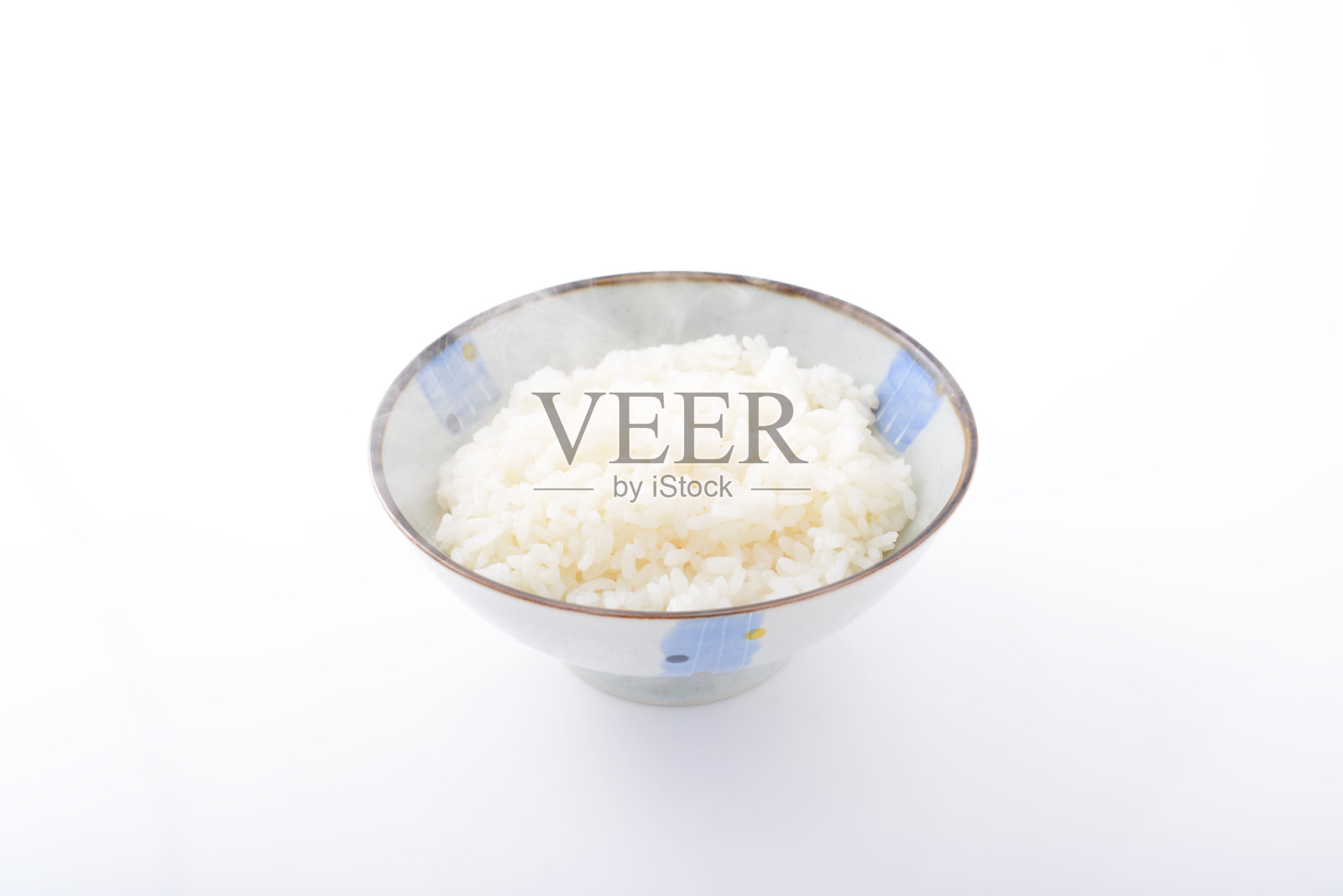 白底上的一碗米饭照片摄影图片