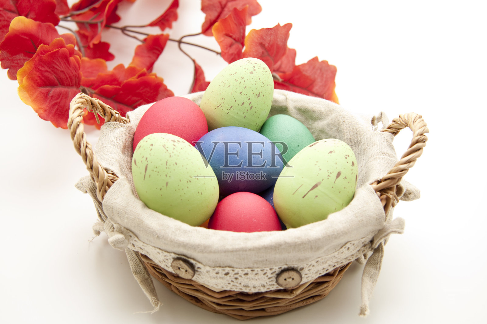 篮子里有复活节彩蛋照片摄影图片