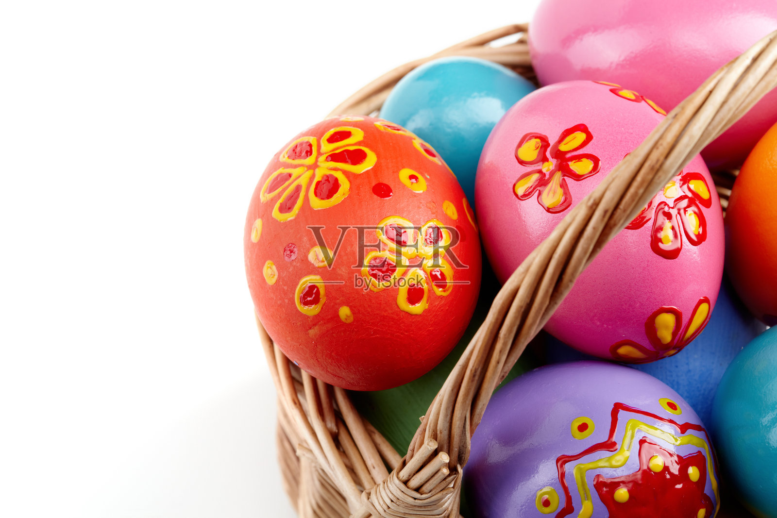 篮子里的复活节彩蛋照片摄影图片
