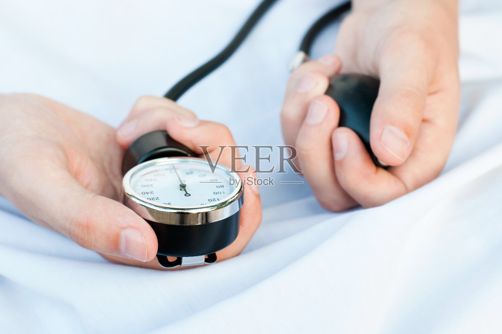 测量血压照片摄影图片