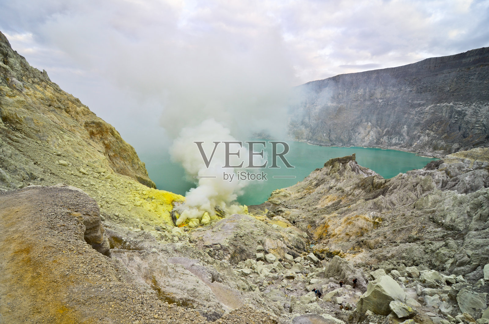 爪哇岛的伊珍火山火山口照片摄影图片