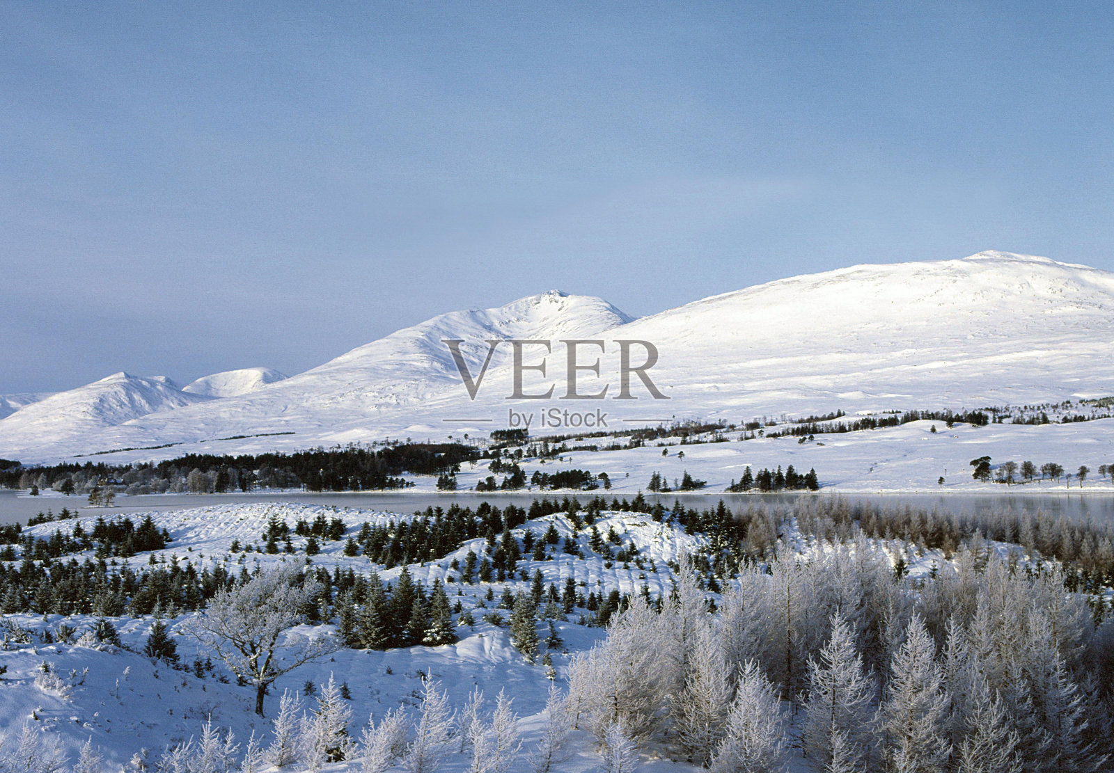 图拉湖 – 黑山冬季照片摄影图片