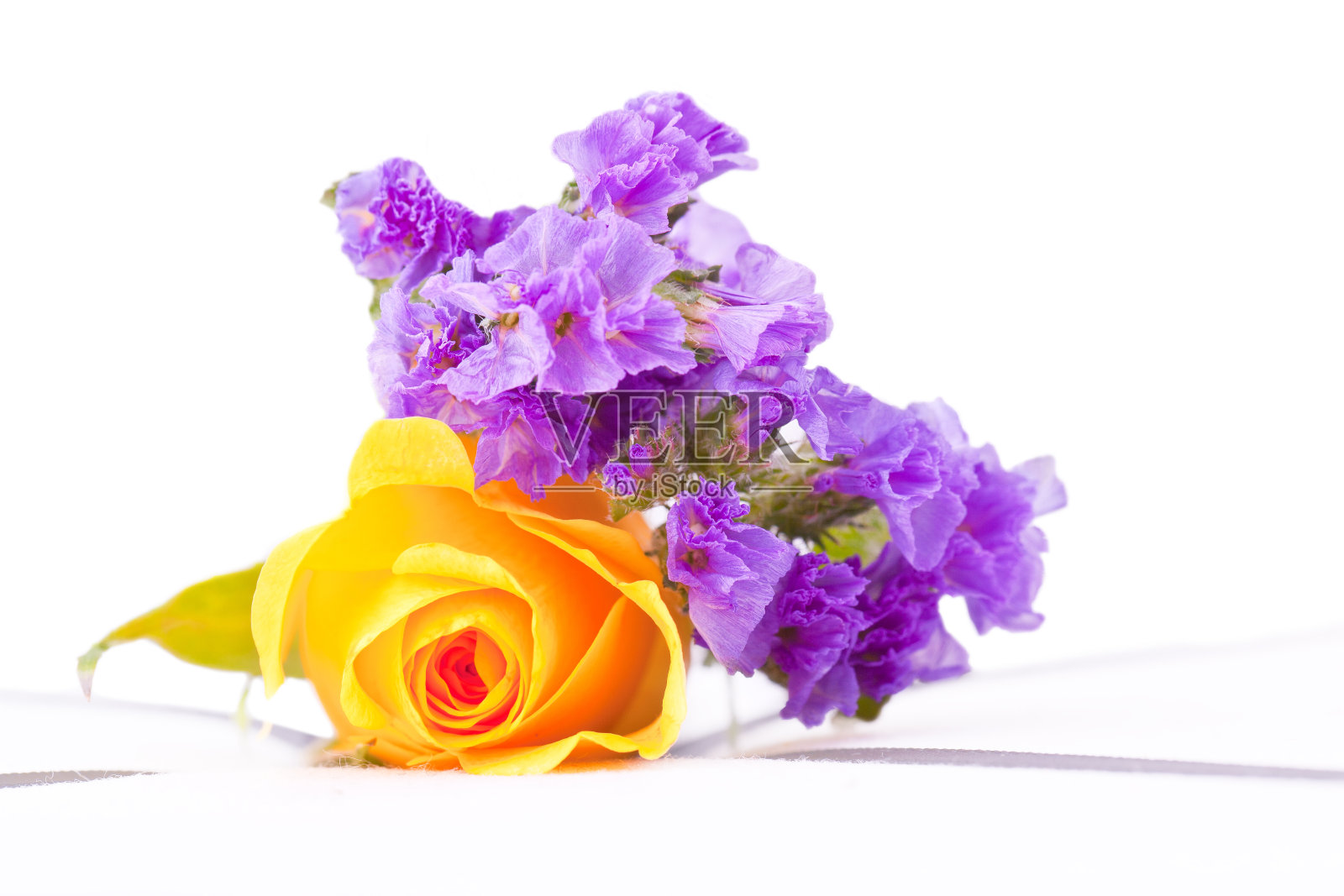 黄色的玫瑰和粉红色的花照片摄影图片