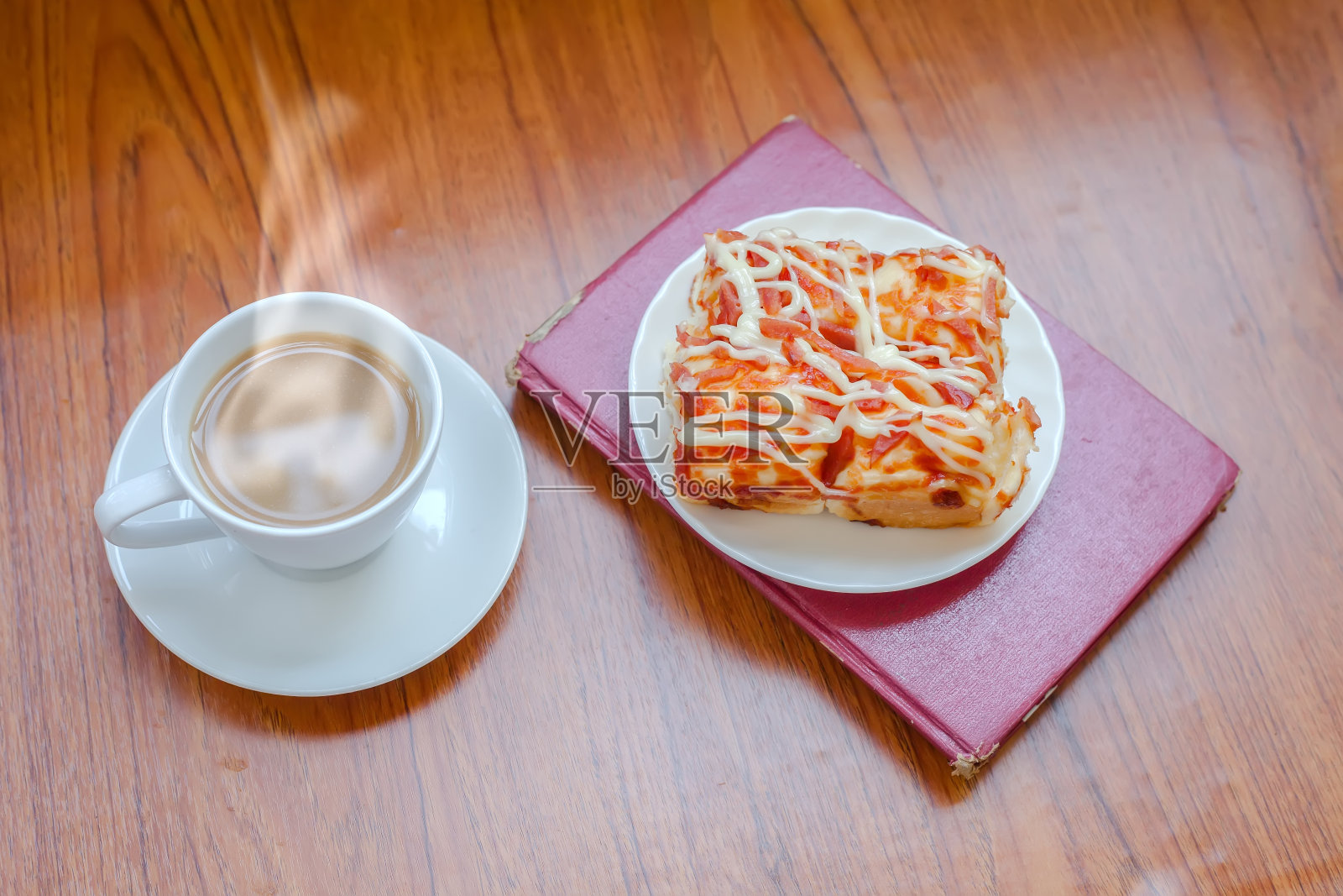 披萨配热咖啡照片摄影图片