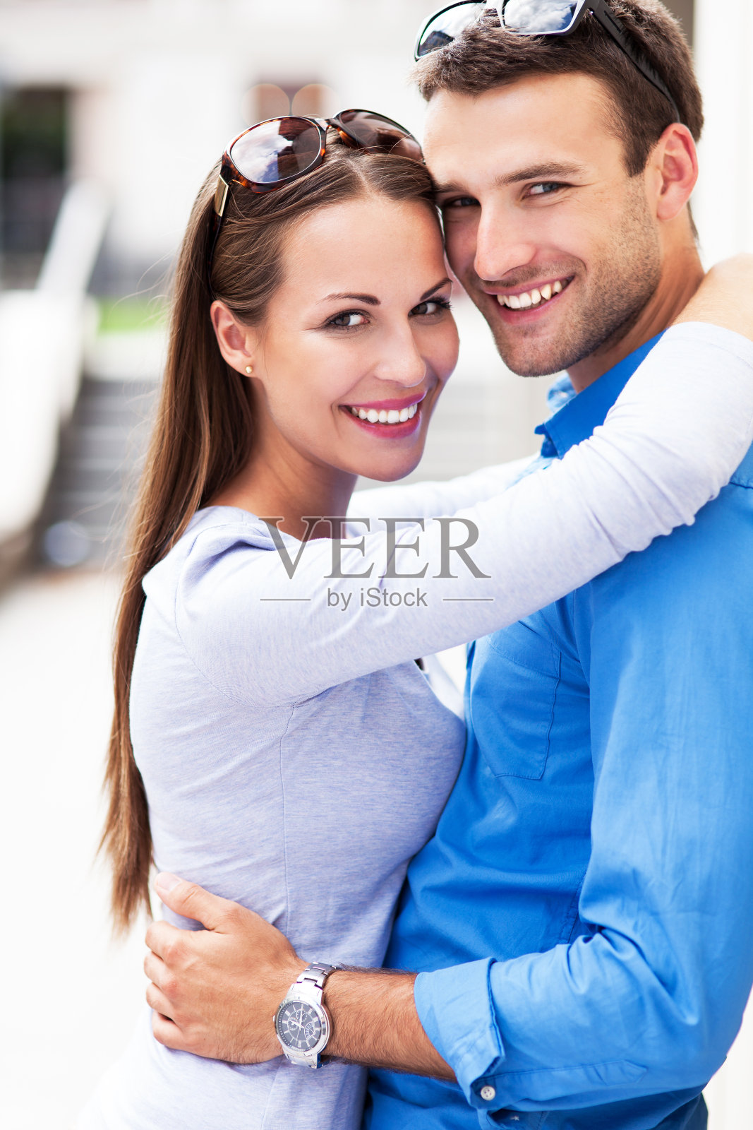 深情的年轻夫妇照片摄影图片