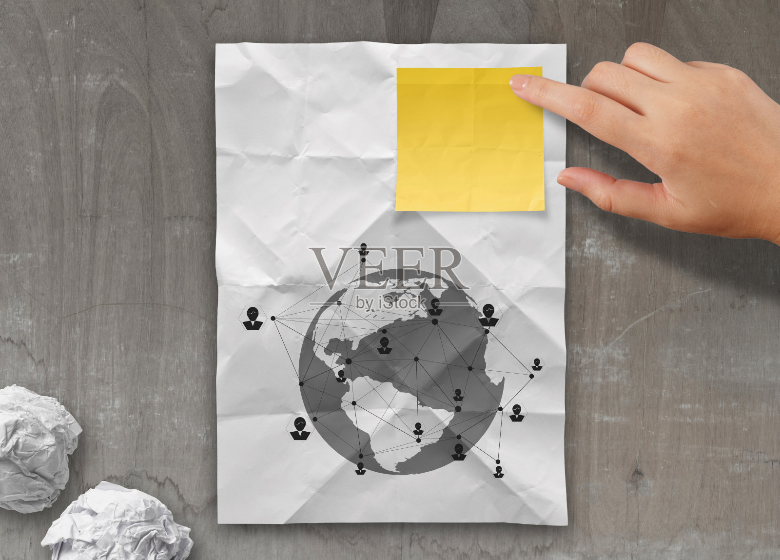 社交网络便签图标，背景为皱巴巴的纸照片摄影图片