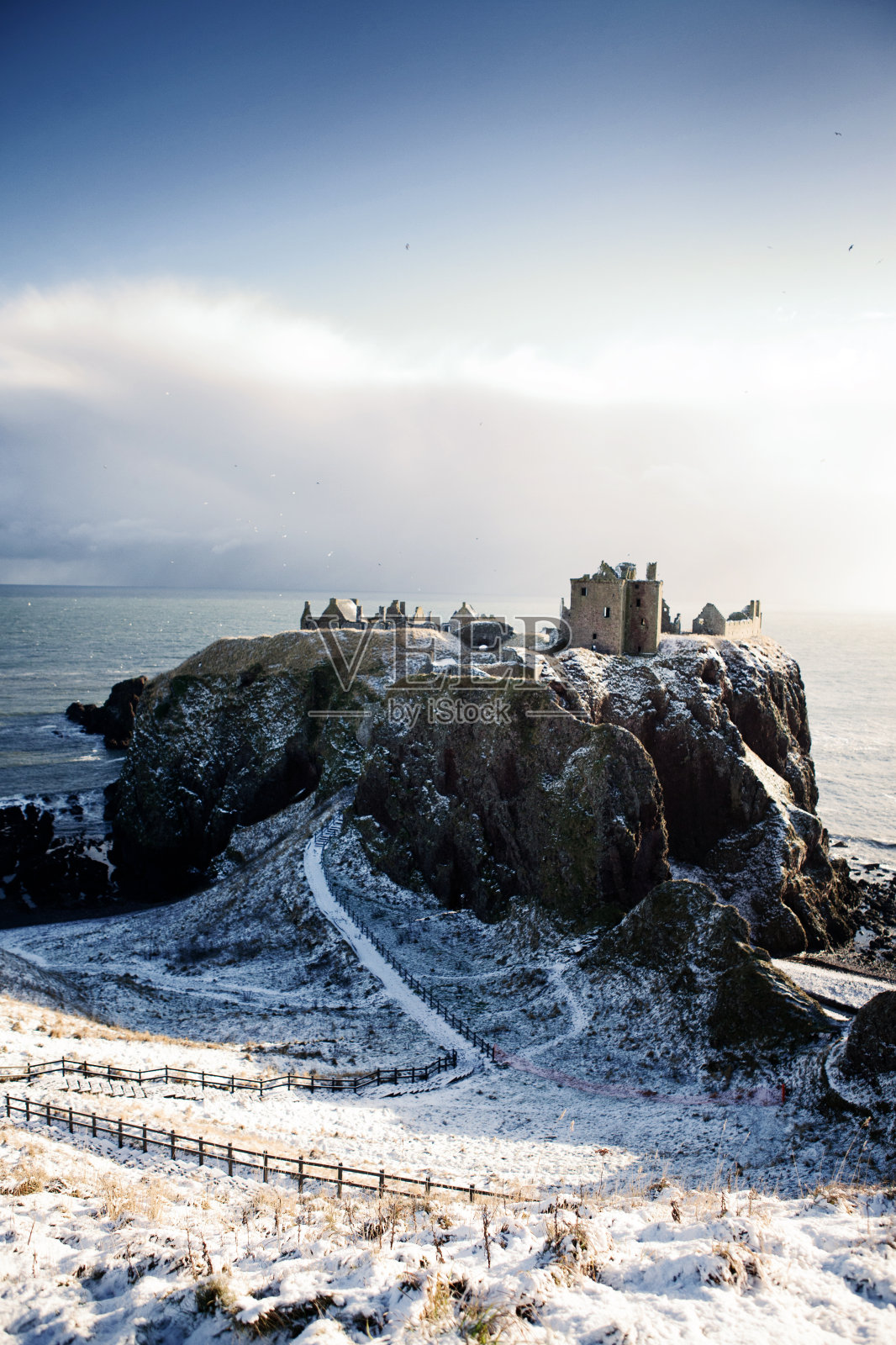 雪景- dunnotarcastle, Stonehaven, Scotland UK照片摄影图片
