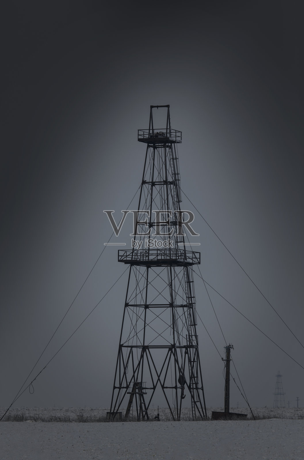 废弃的石油和天然气钻井平台照片摄影图片