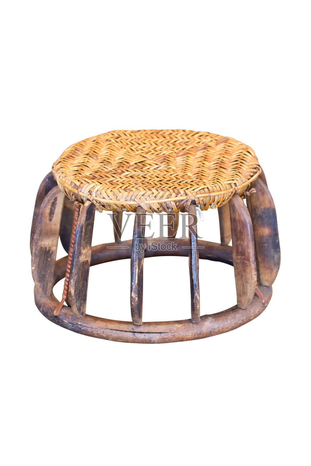 小柳条木桌。照片摄影图片