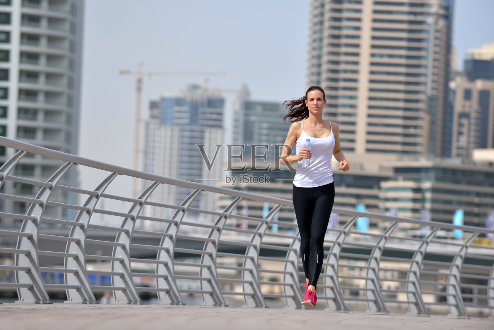 女子晨跑照片摄影图片