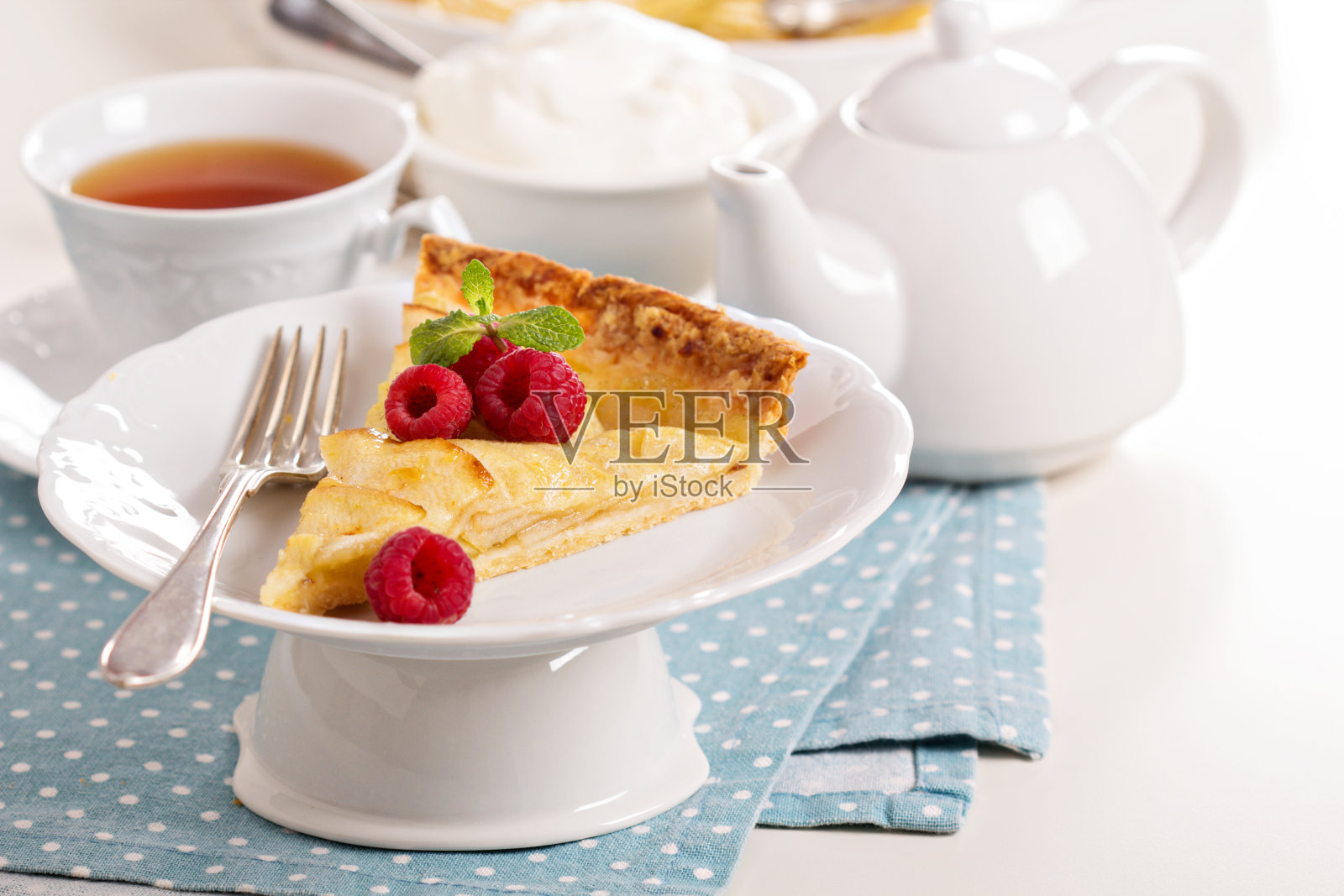 苹果挞配苹果酱照片摄影图片