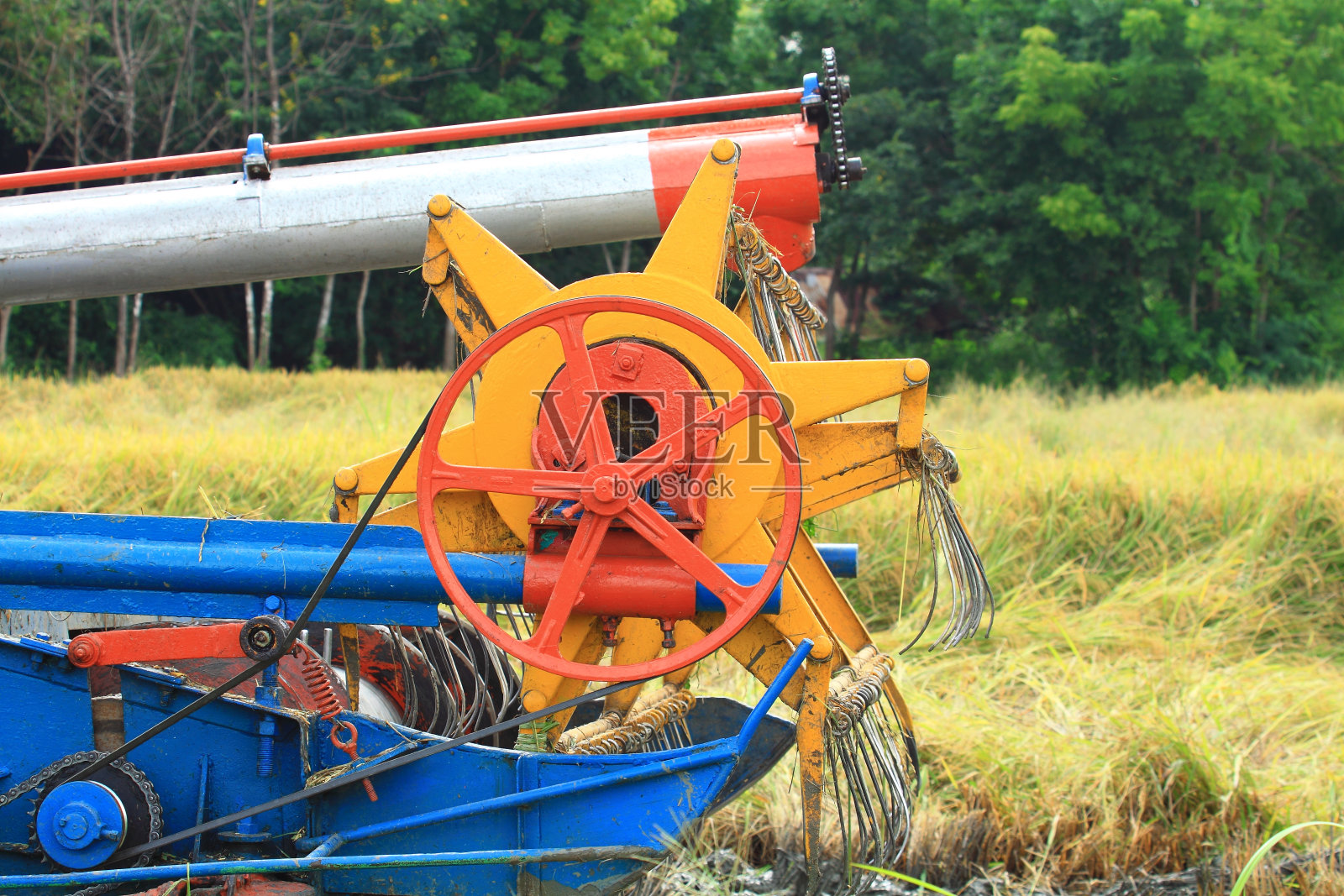 现代联合收割机照片摄影图片