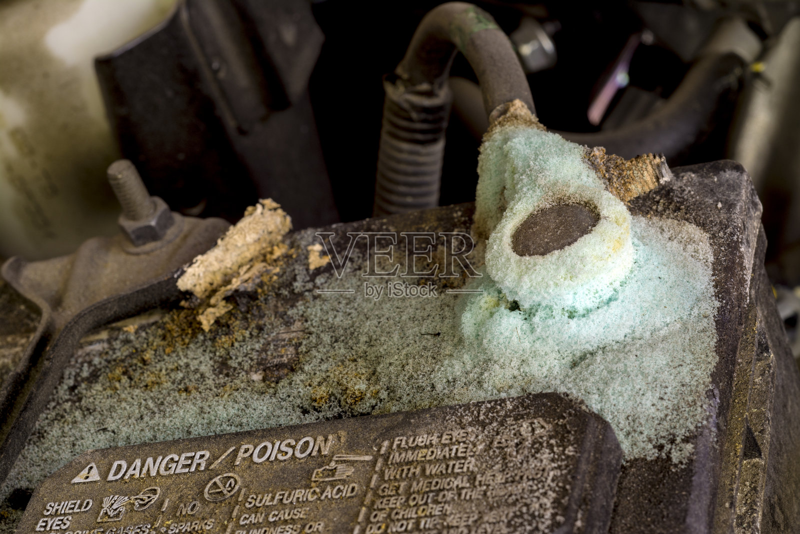 汽车电池上的酸和腐蚀照片摄影图片