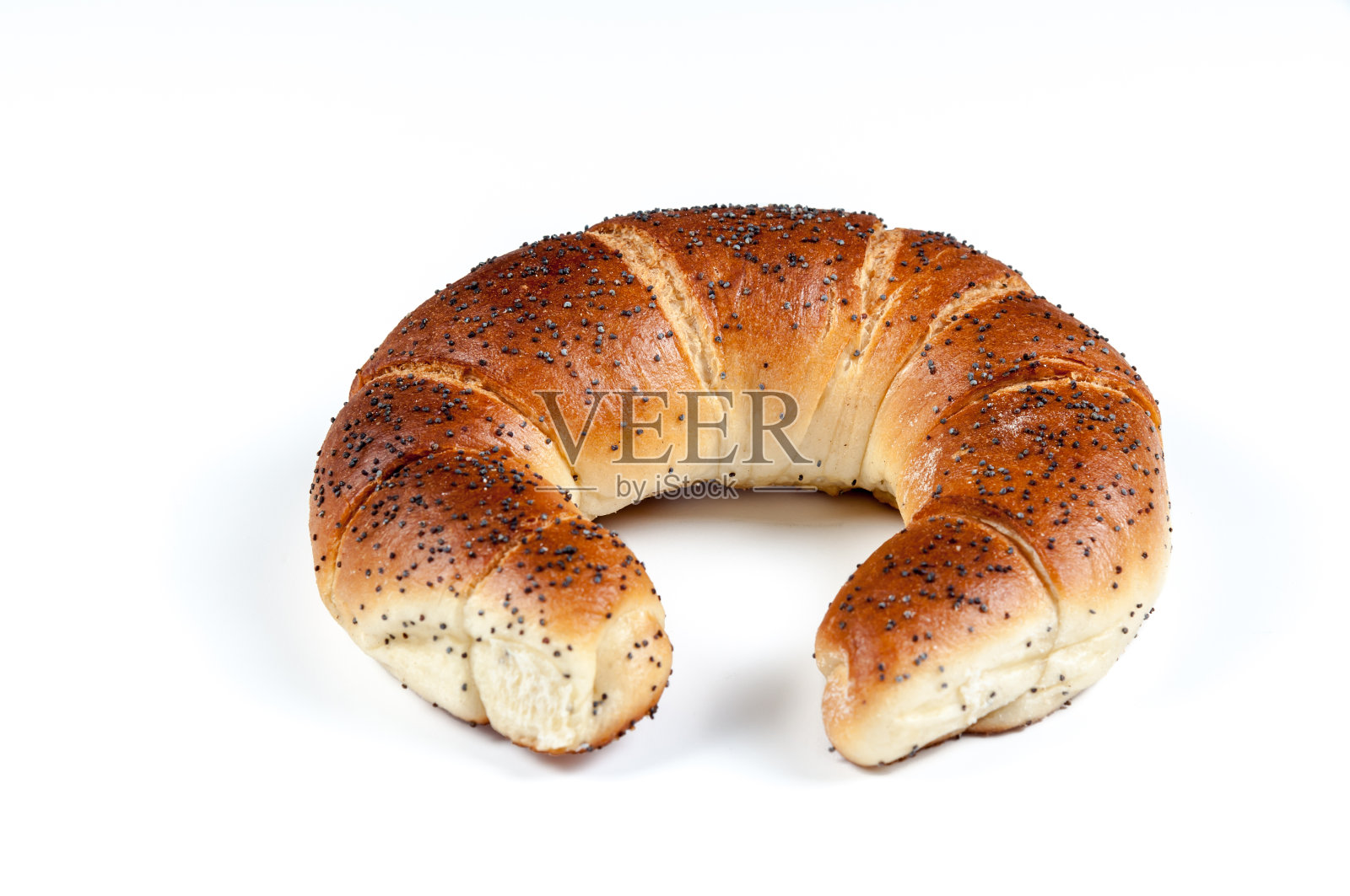 新鲜美味的羊角面包在白色的背景照片摄影图片