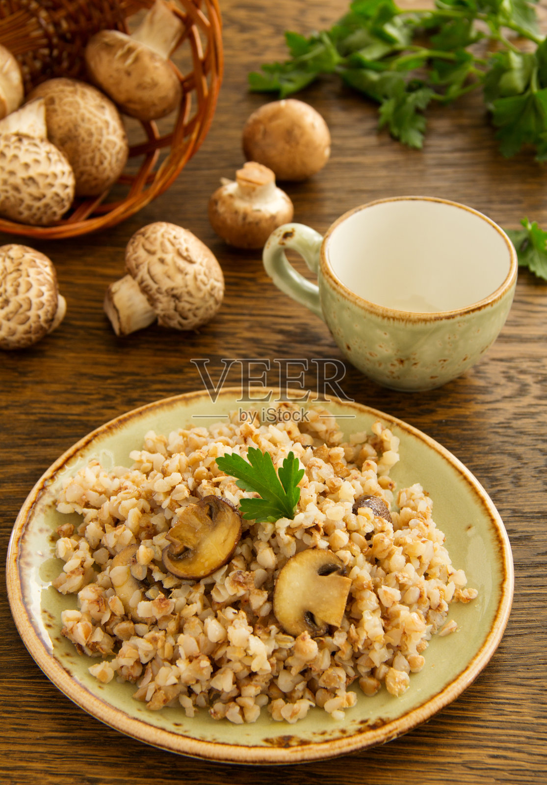 蘑菇荞麦粥照片摄影图片