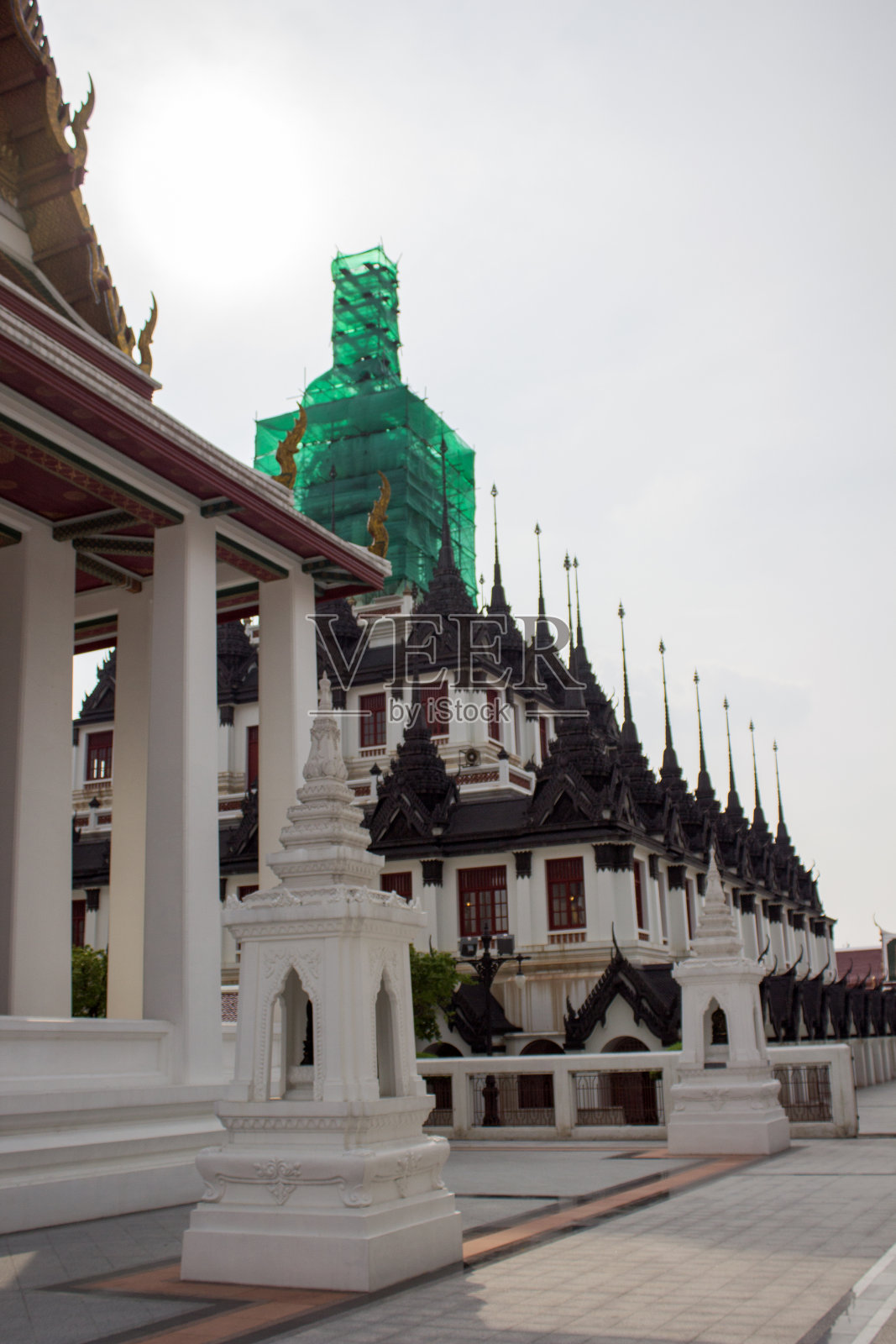 罗哈普拉萨特或金属城堡，拉查纳达寺，曼谷照片摄影图片
