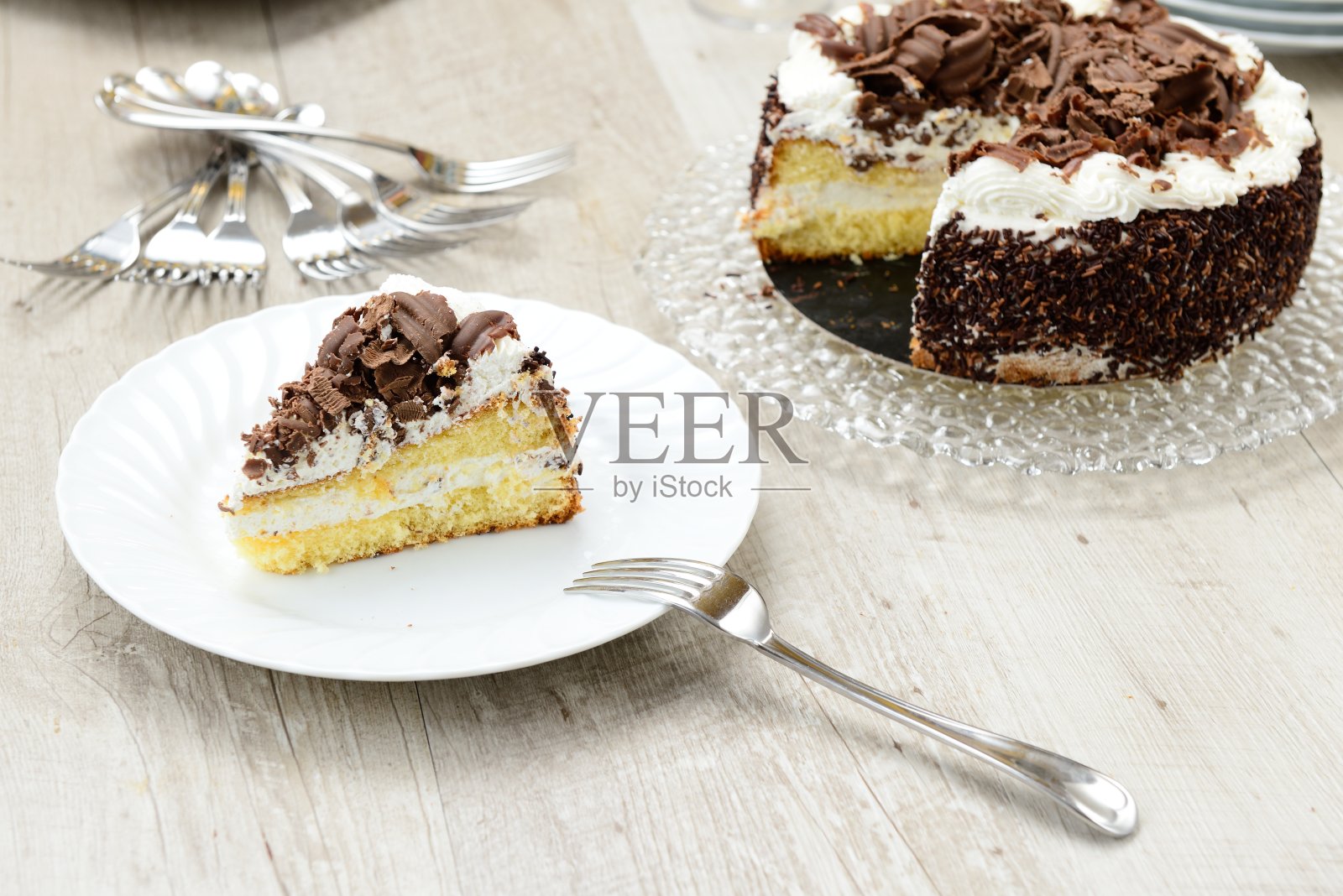 奶油巧克力蛋糕照片摄影图片