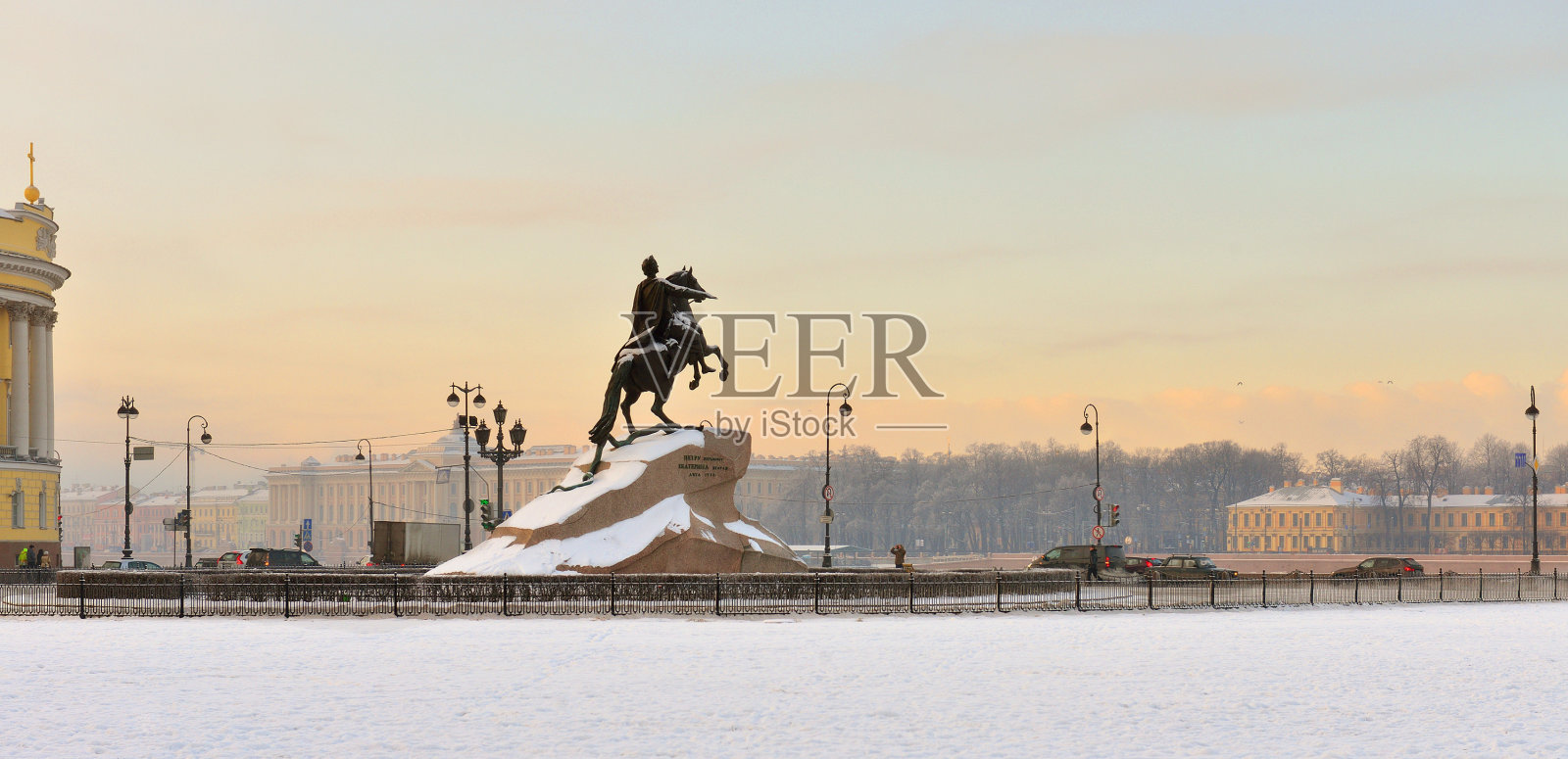 彼得大帝的骑马雕像坐落在元老院广场照片摄影图片