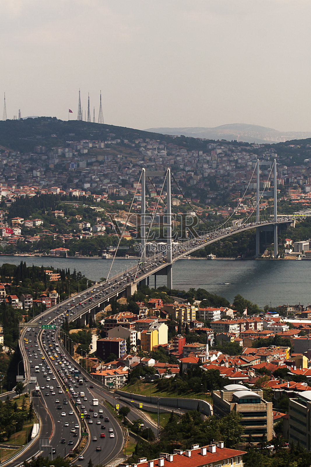 横跨博斯普鲁斯海峡的大桥照片摄影图片