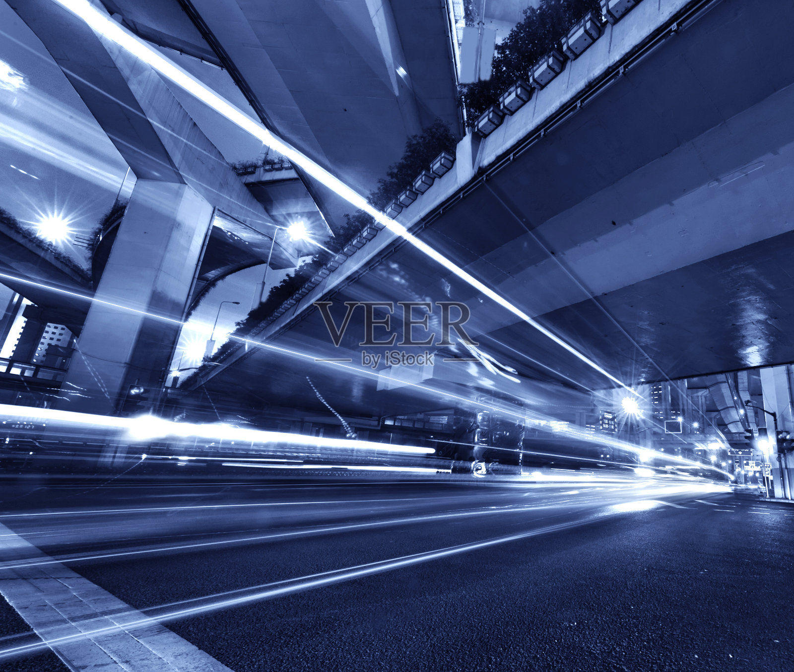 上海有灯的路口照片摄影图片