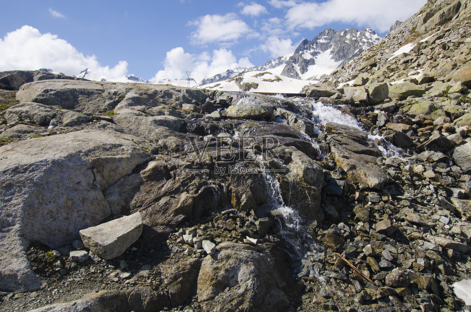 阿尔卑斯山顶上正在融化的冰川。意大利照片摄影图片