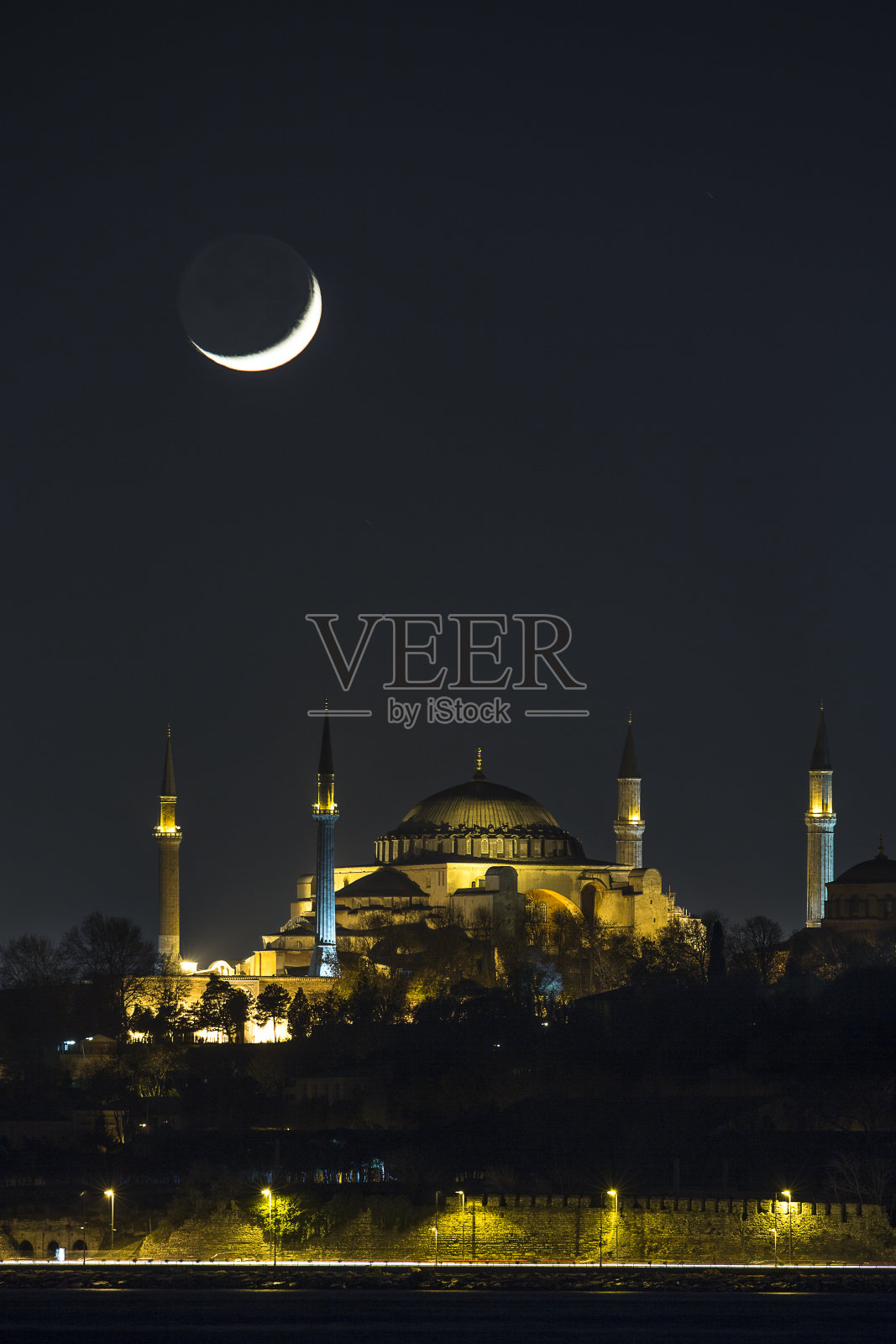 圣索菲亚大教堂的夜景照片摄影图片