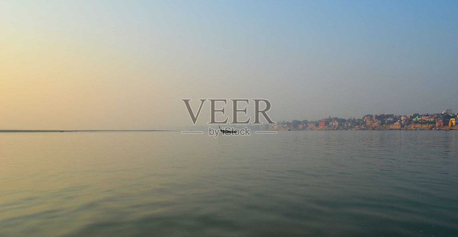 孤独的船照片摄影图片