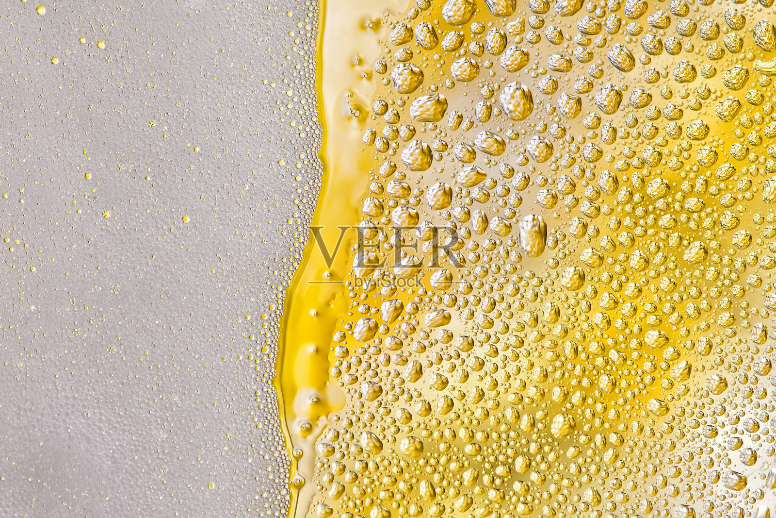 啤酒里的气泡和泡沫照片摄影图片