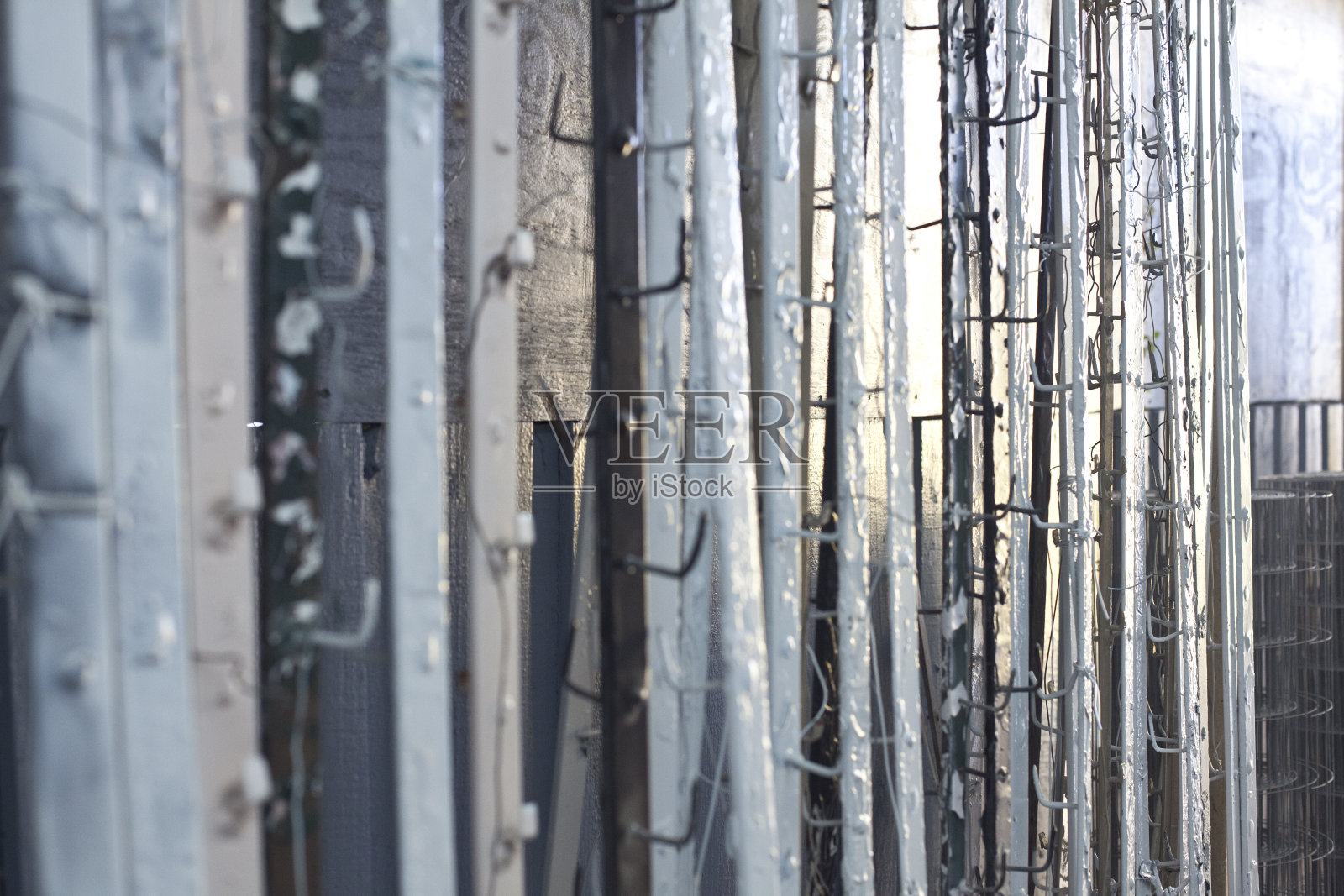 工业粉末涂层金属衣架照片摄影图片