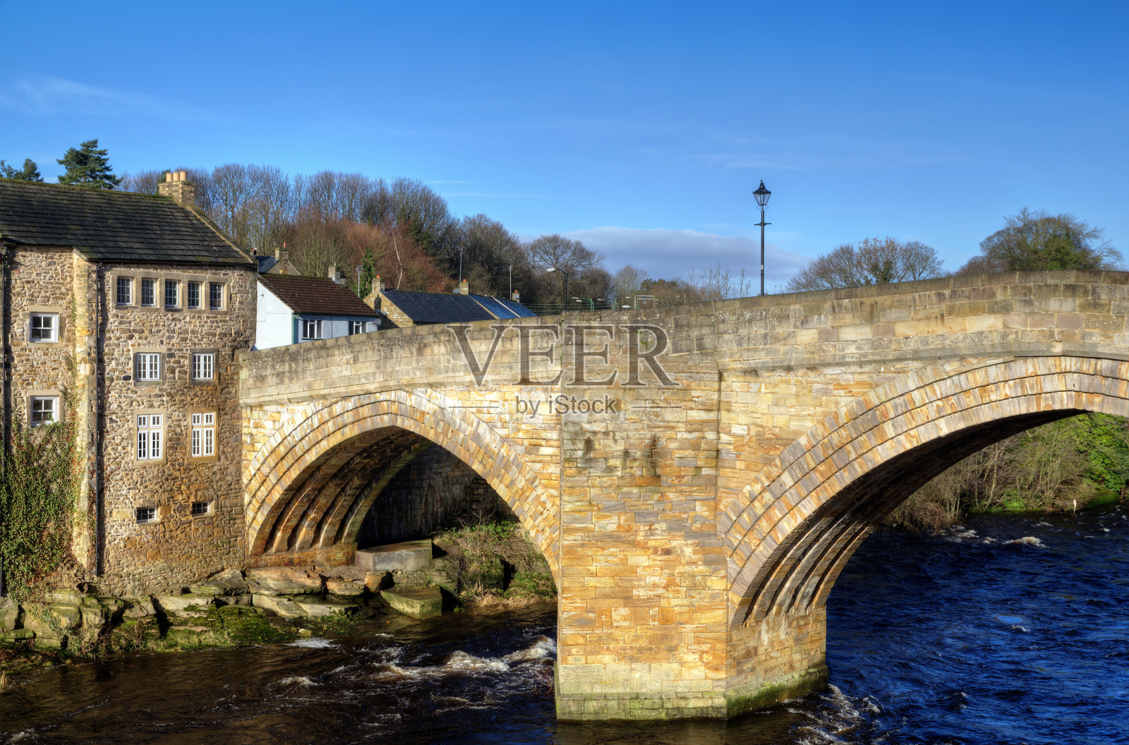 巴纳德城堡的石桥照片摄影图片