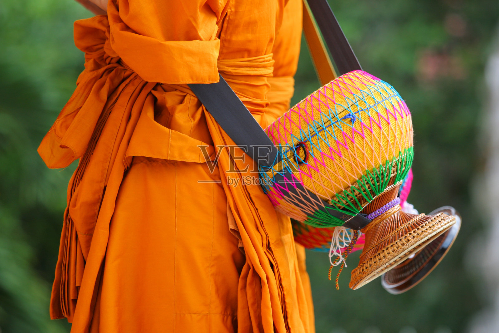 和尚的钵盂照片摄影图片