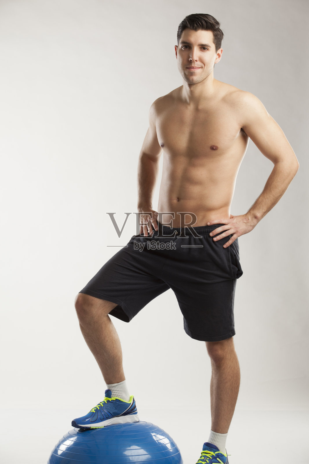 性感的肌肉发达的男人照片摄影图片