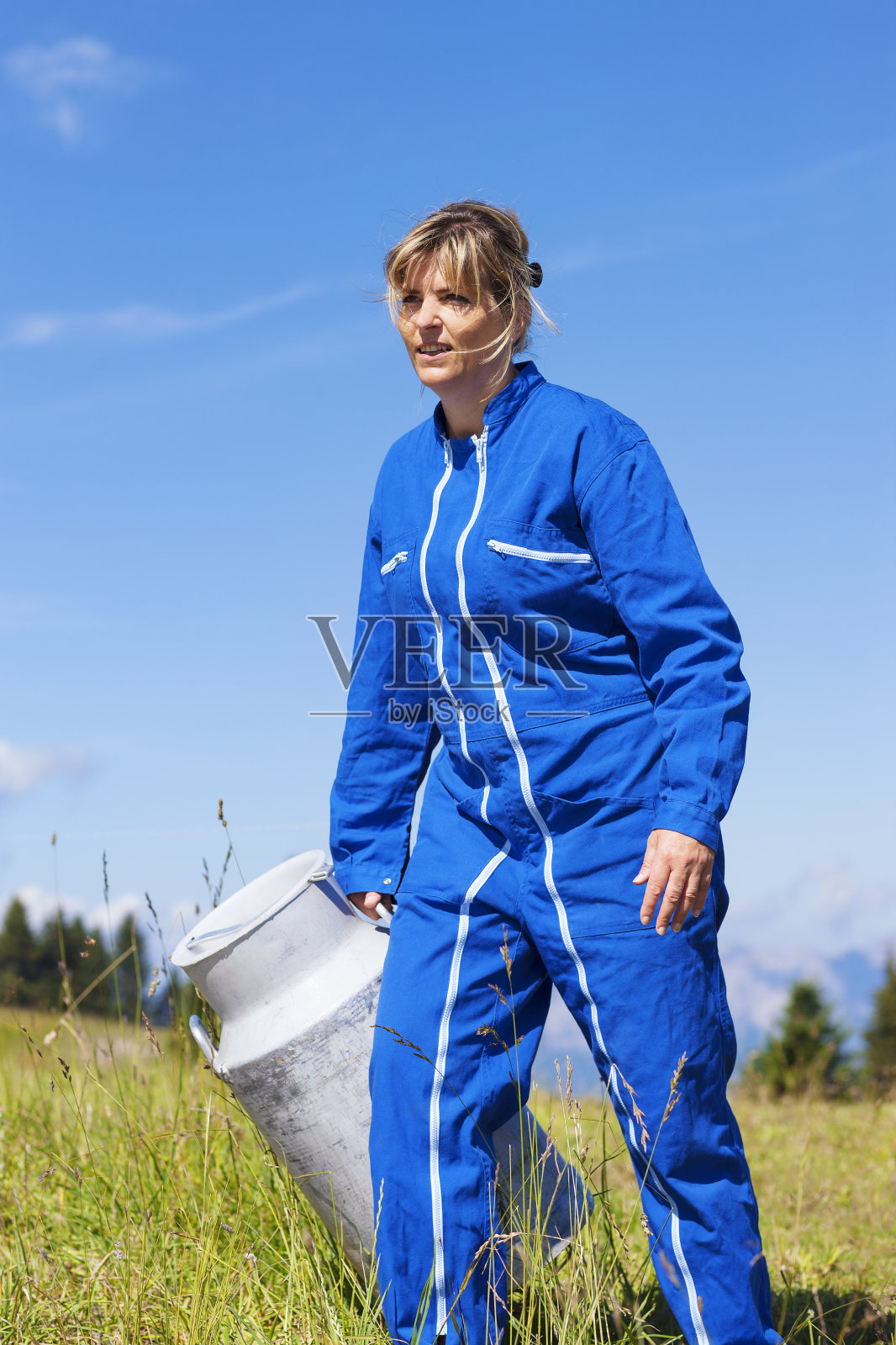 女性农民走照片摄影图片