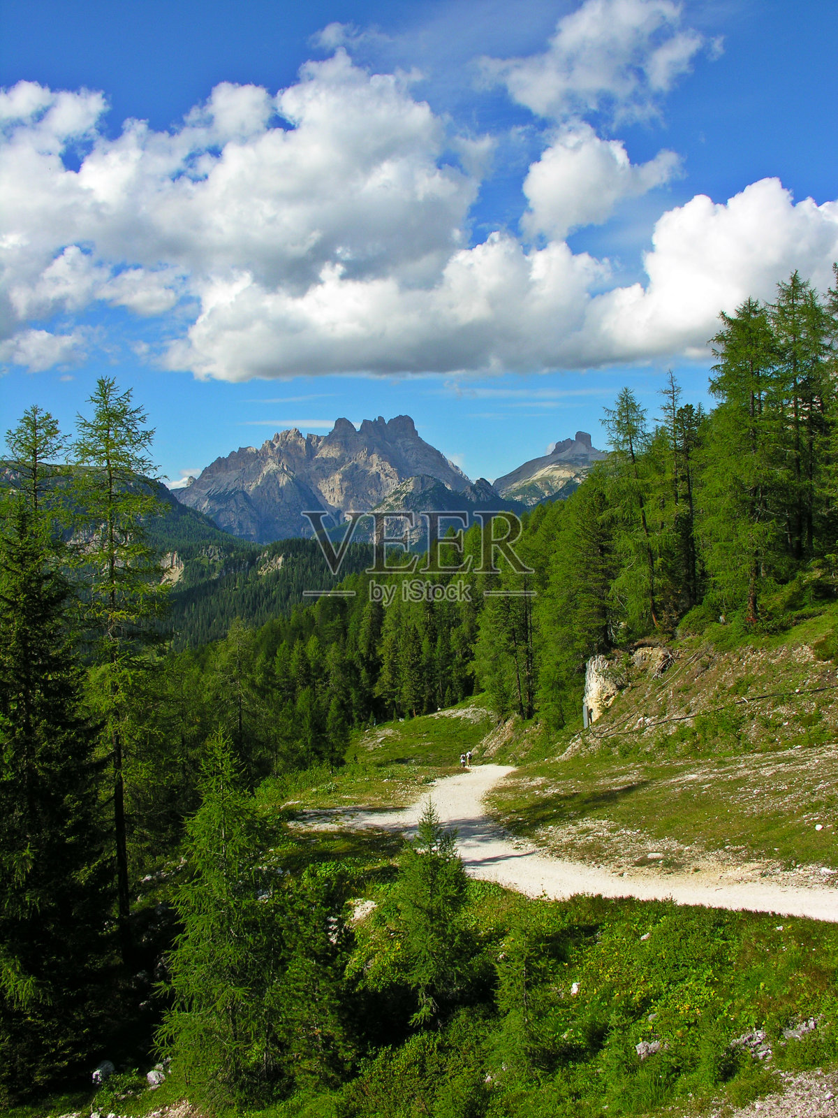 从skillift俯瞰Dolomiti的风景照片摄影图片