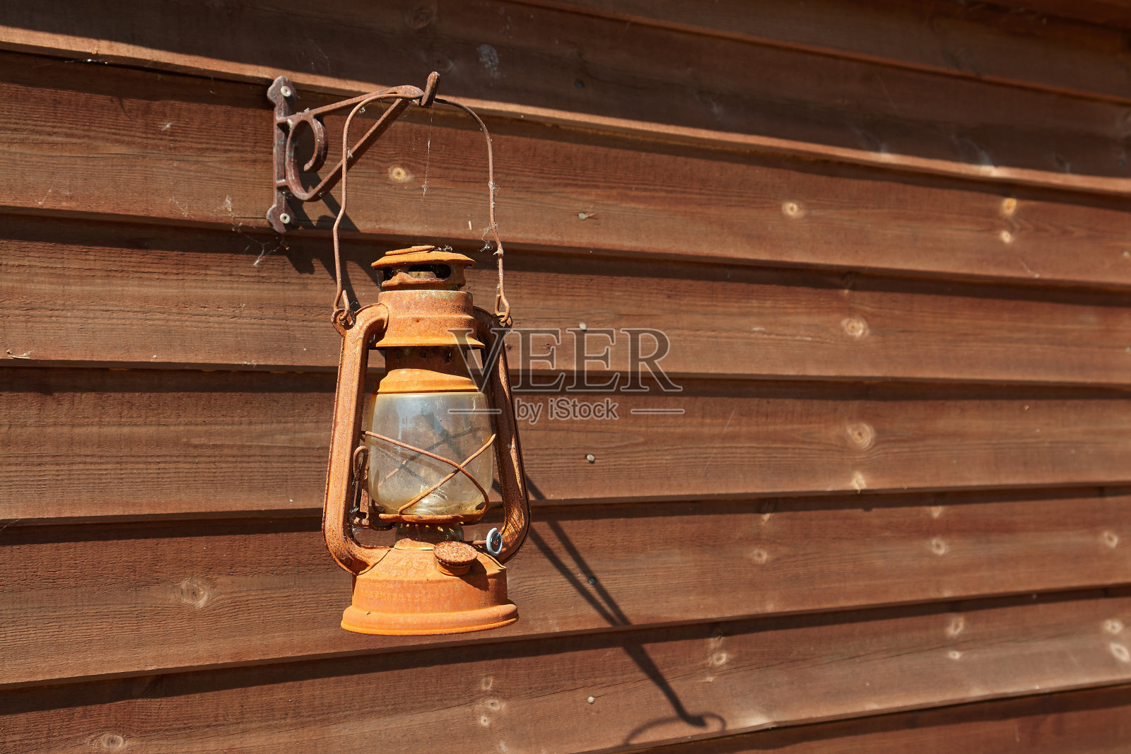 经典锈油灯照片摄影图片