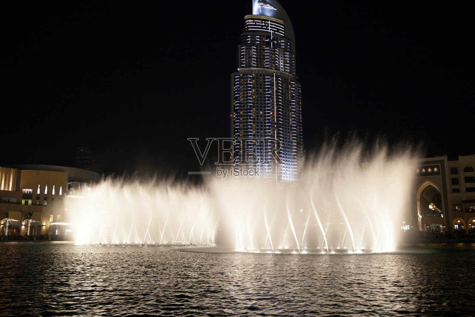 迪拜喷泉表演照片摄影图片