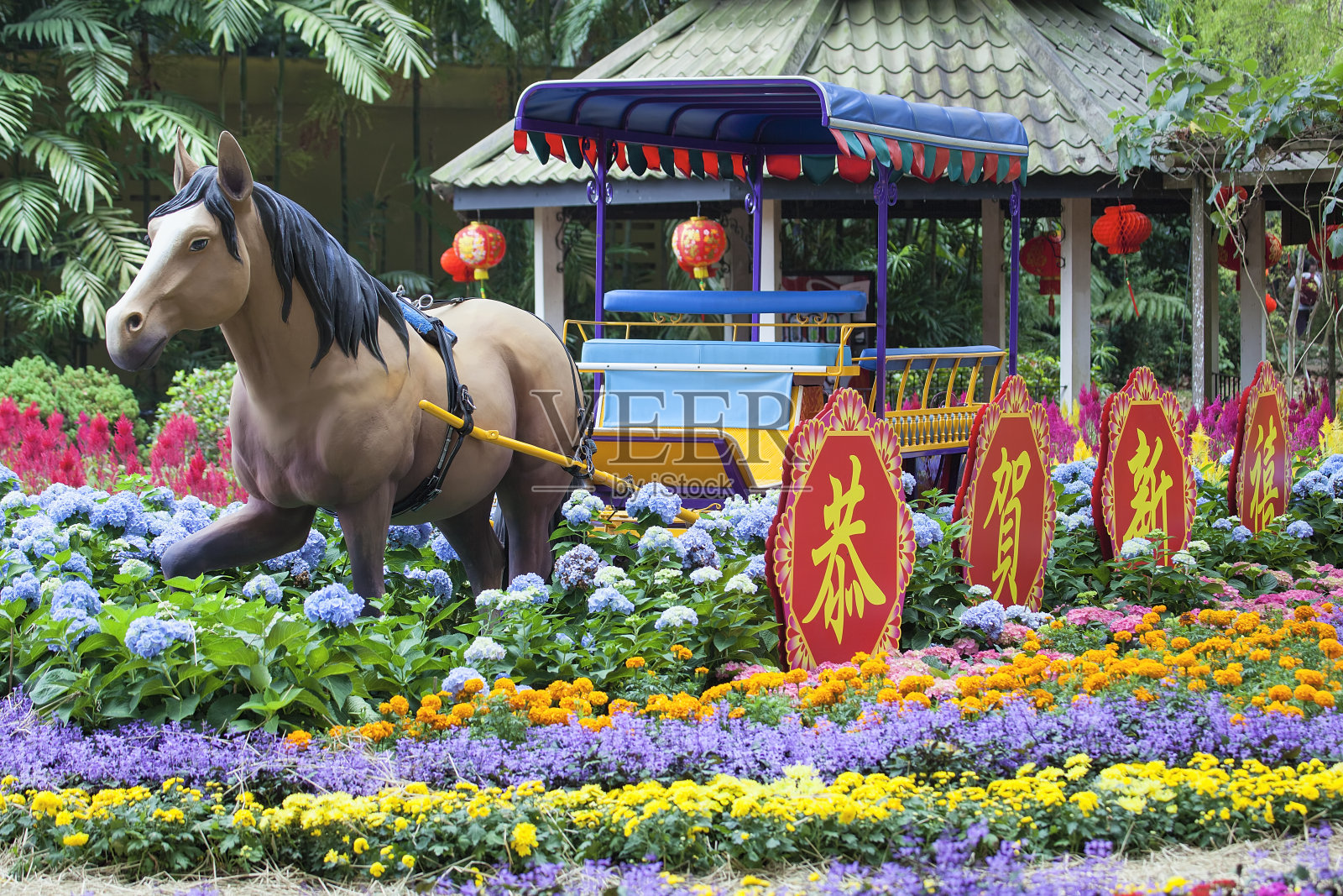 新加坡花园的中国新年马装饰照片摄影图片