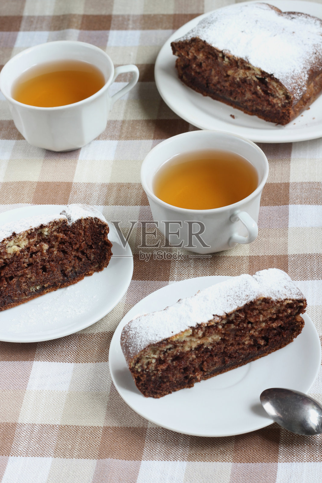 巧克力蛋糕和绿茶照片摄影图片