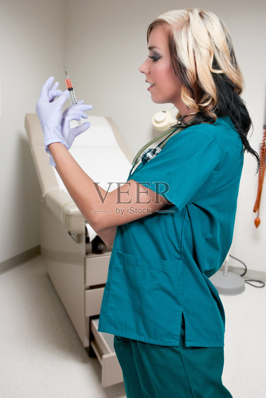 注射器女医生照片摄影图片