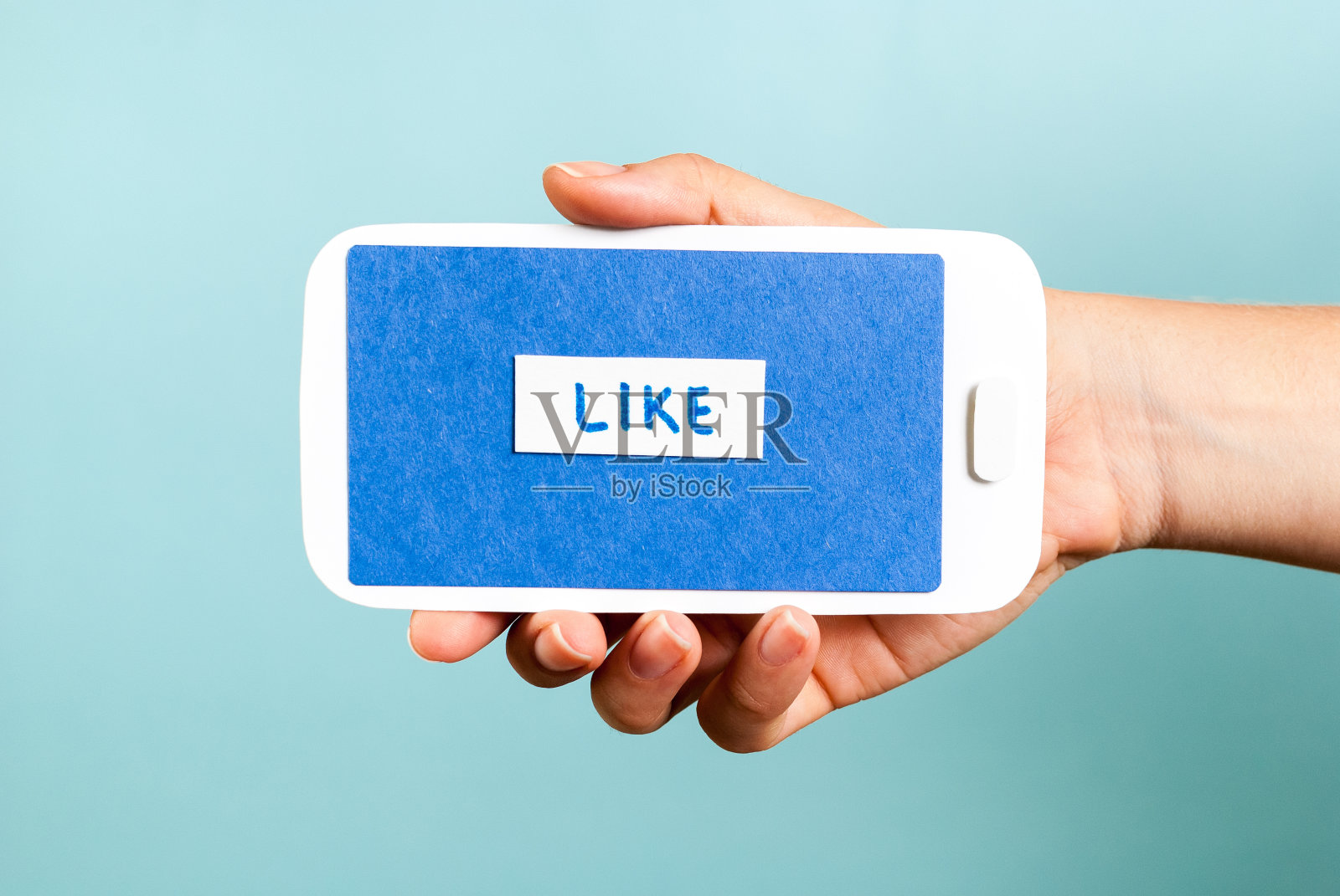 手持手机概念显示像按钮在蓝色背景照片摄影图片