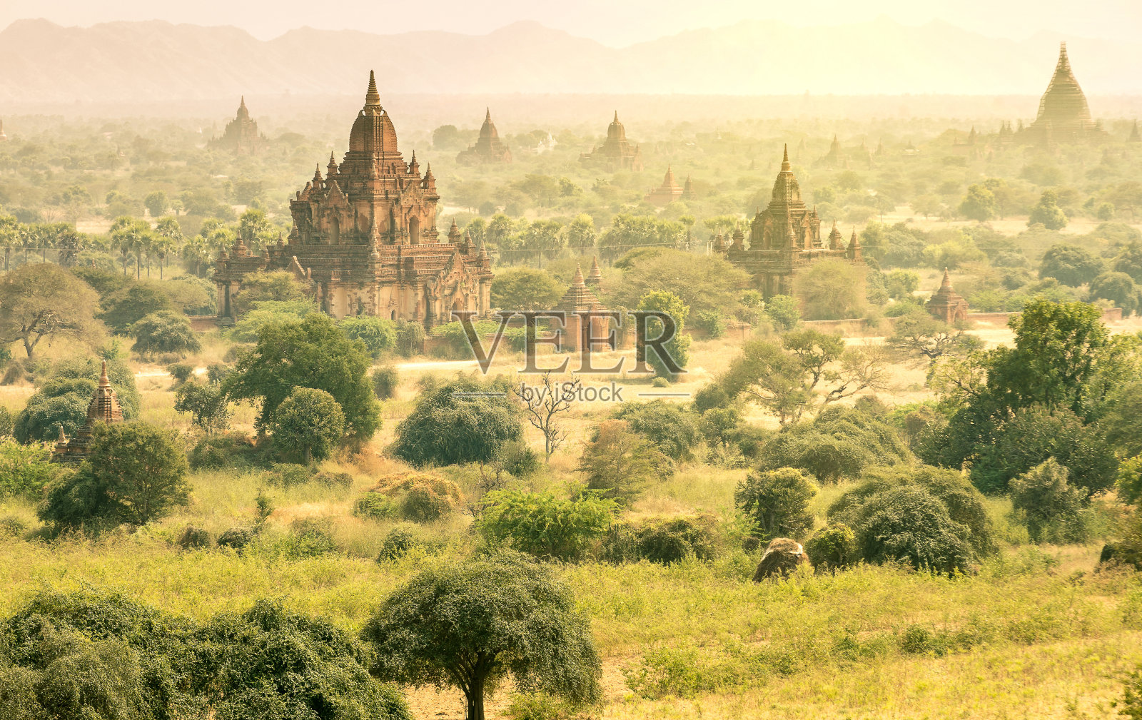 缅甸的古塔-蒲甘山谷的鸟瞰图照片摄影图片