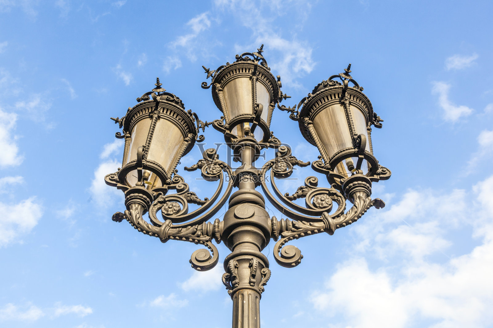 歌剧广场上的灯笼照片摄影图片