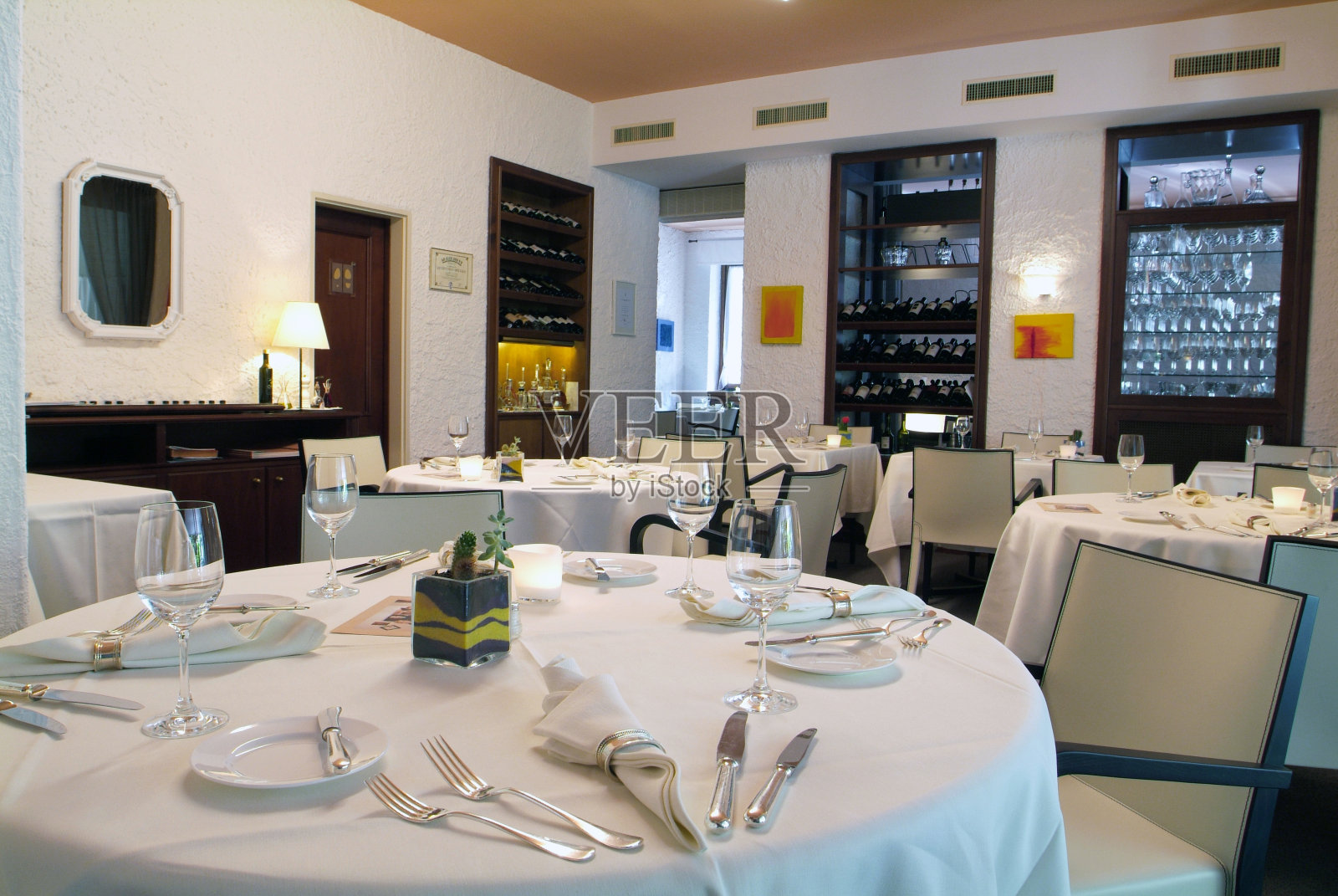 餐桌准备就绪照片摄影图片