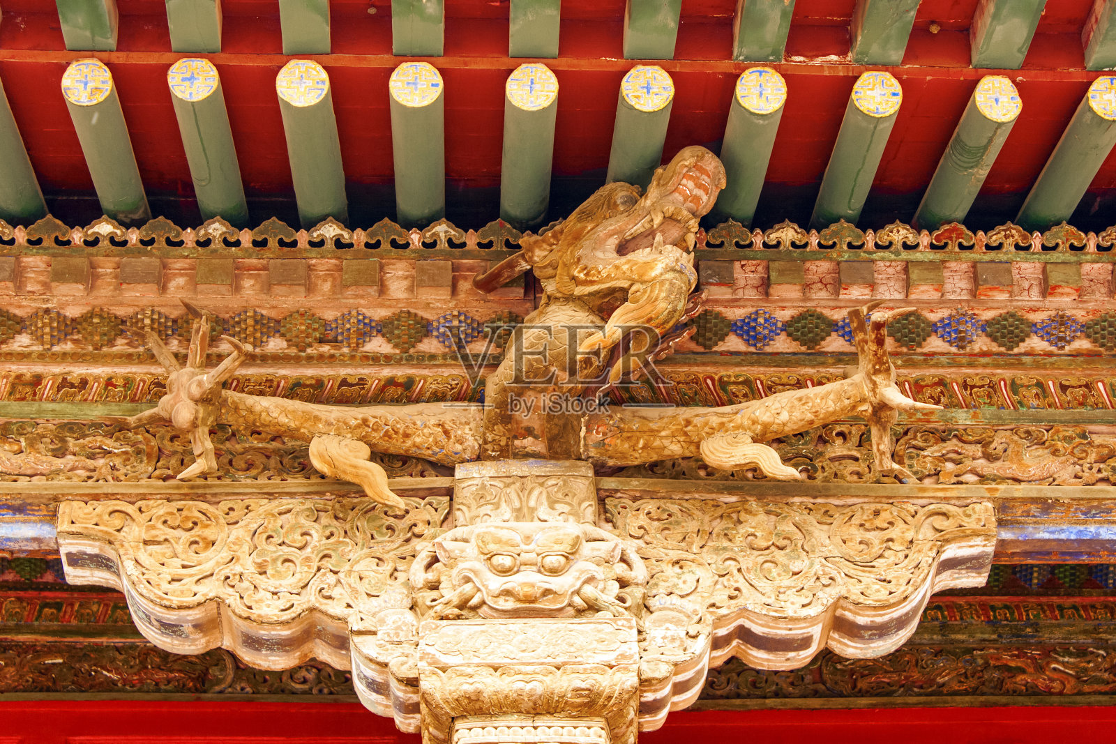 中国北京沈阳紫禁城的横梁彩绘华丽照片摄影图片