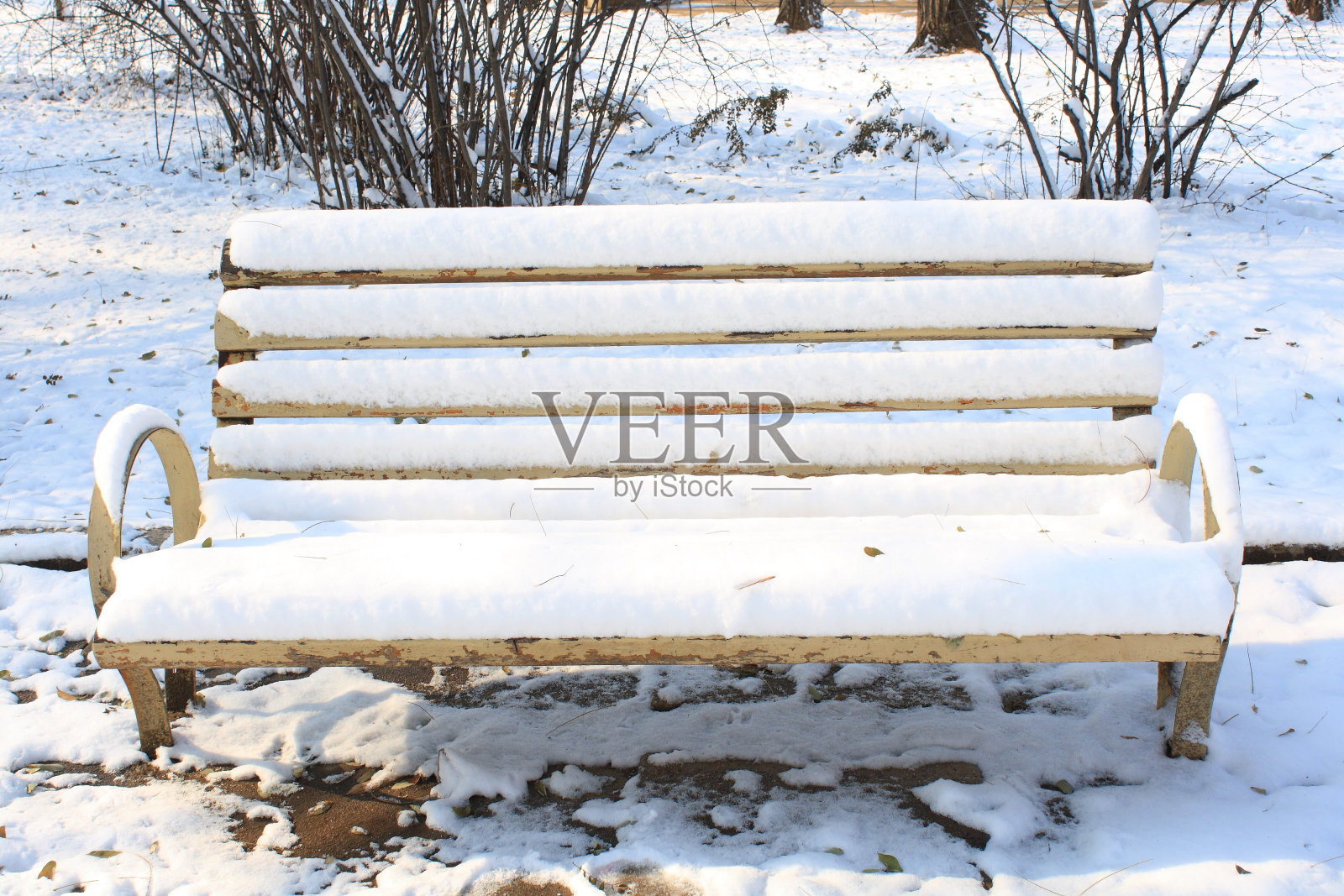 板凳在冬天照片摄影图片