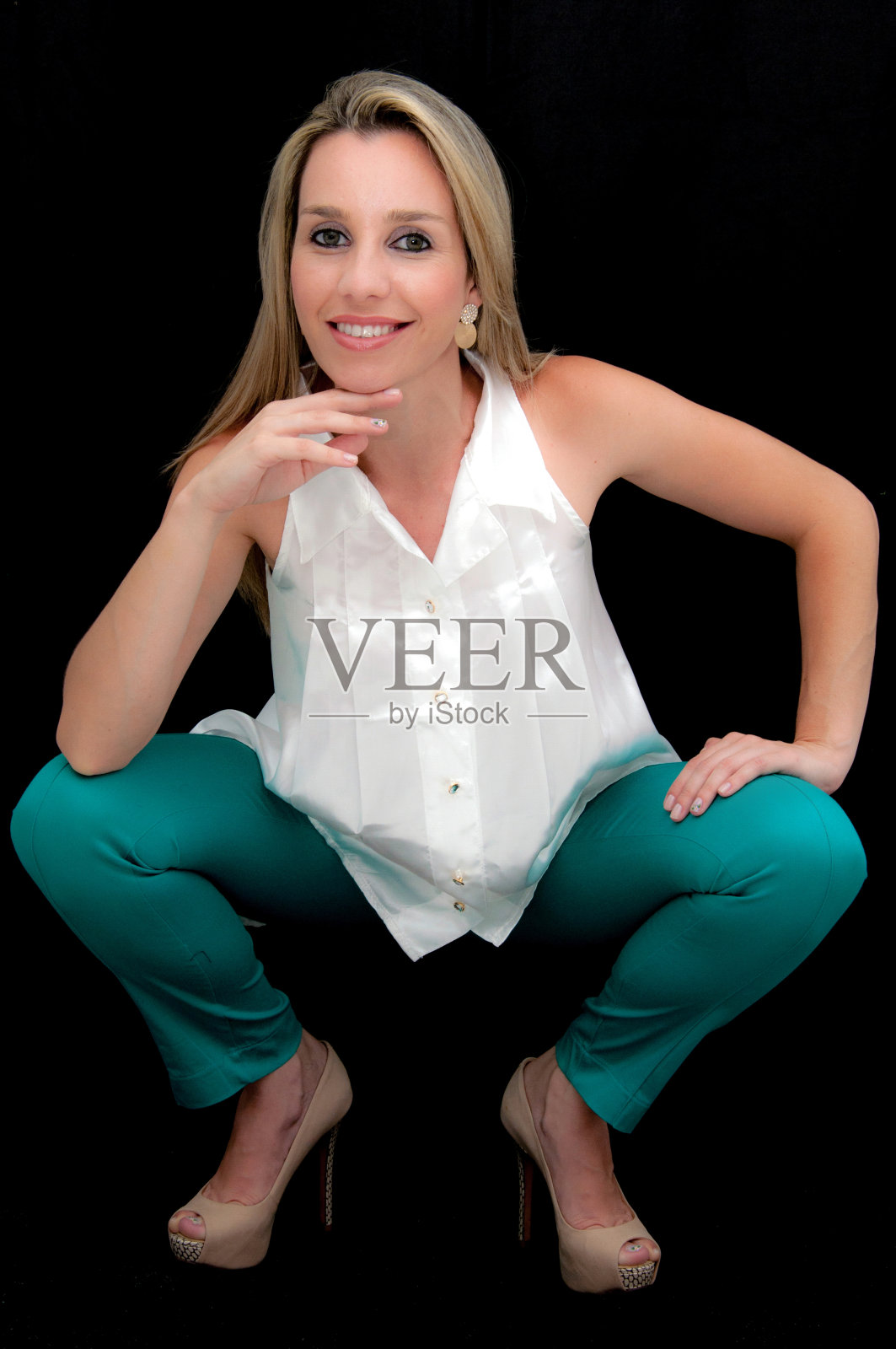 摄影棚内拍摄时尚照片摄影图片