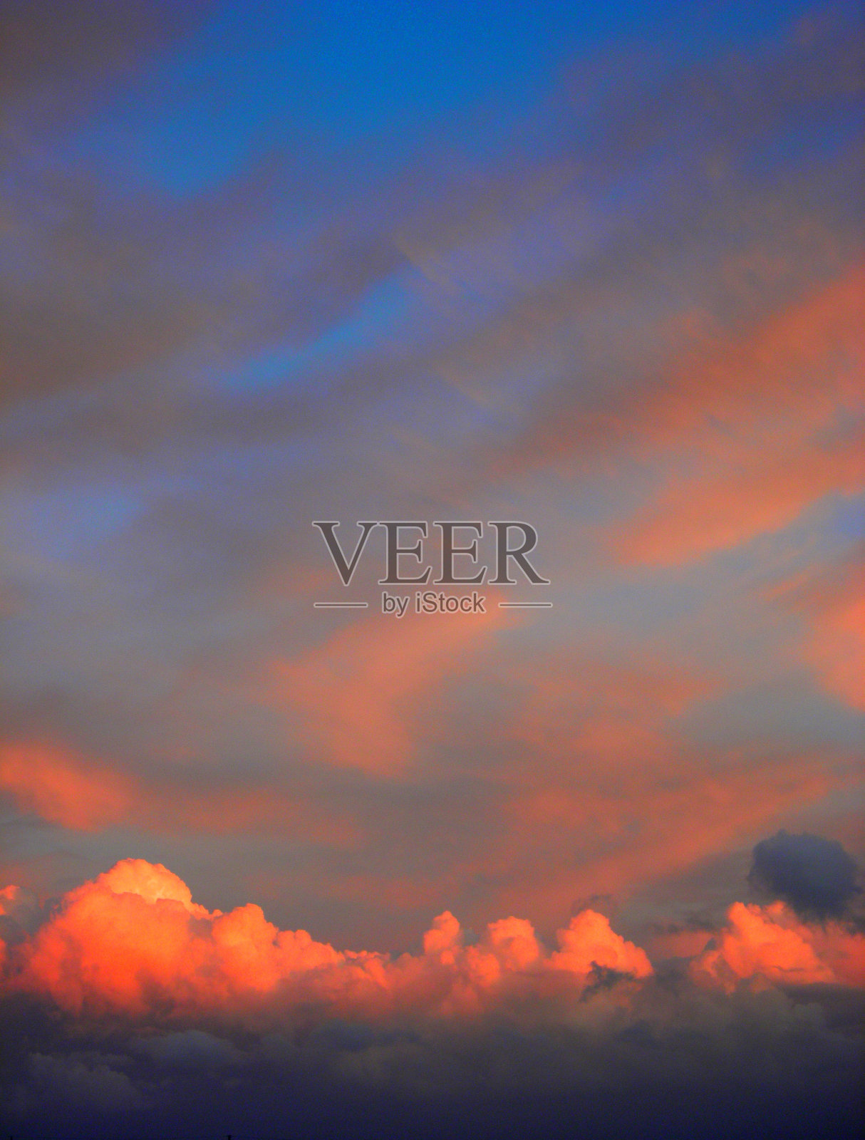 粉红色的云日落照片摄影图片